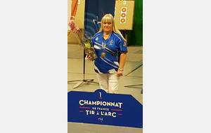 Françoise CLUZEAU Championne de France salle Pra Tir à l'Arc 2023