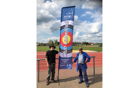 Oriflamme du club déployé