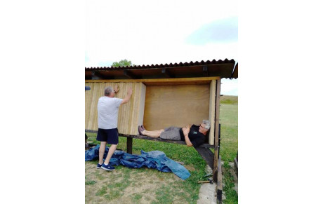 Remplacement paille sur cible 50 mètres sur le terrain d'entraînements