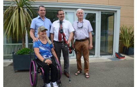 Remise officielle de l'arc à poulies de Géraldine par les ROTARY Club de Sens et de Pont sur Yonne et du LION'S Club de Sens